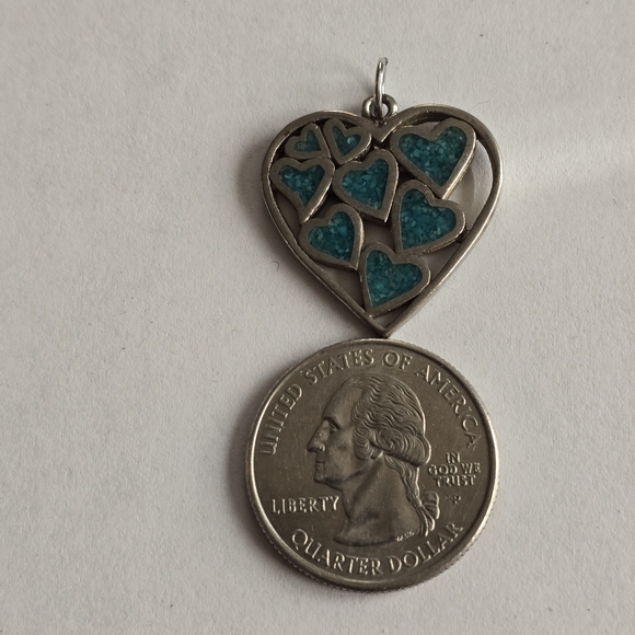Vintage heart pendant Southwestern style crushed turquoise chips silver tone - Picture 4 of 6